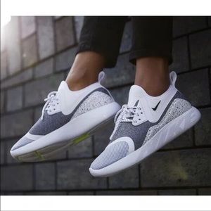 Womens Nike Lunar Charge Essentials